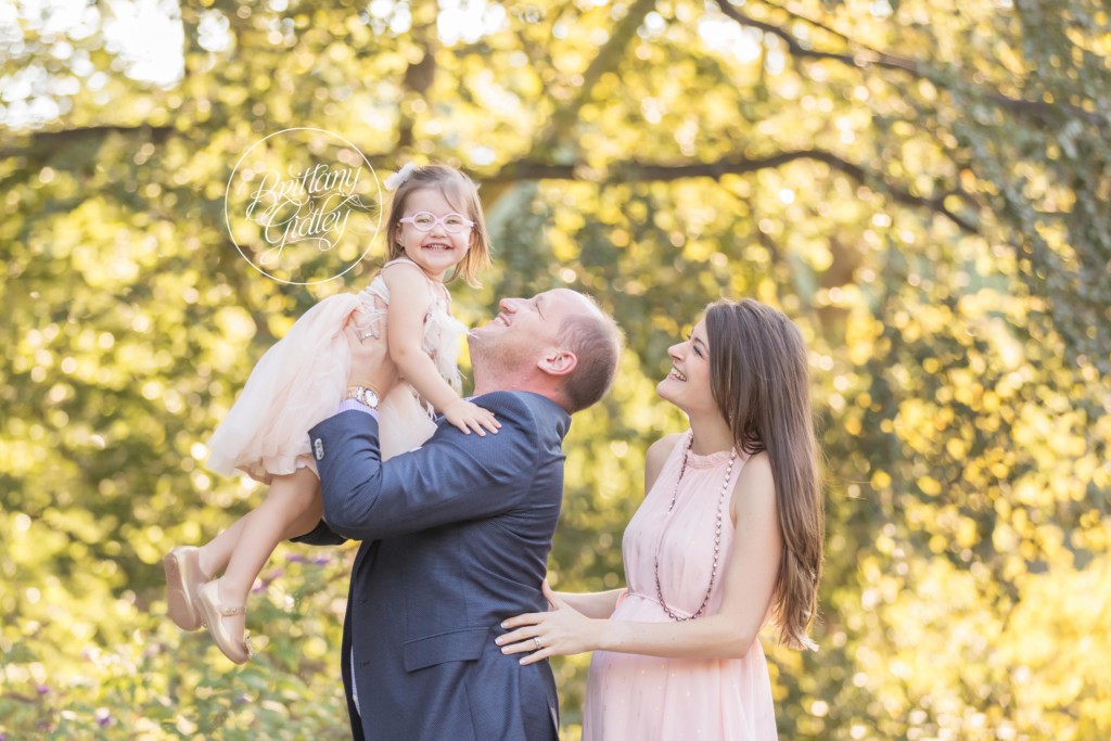 Family Posing Ideas | Cleveland Ohio | Start With The Best | Italian Garden Cleveland Cultural Gardens