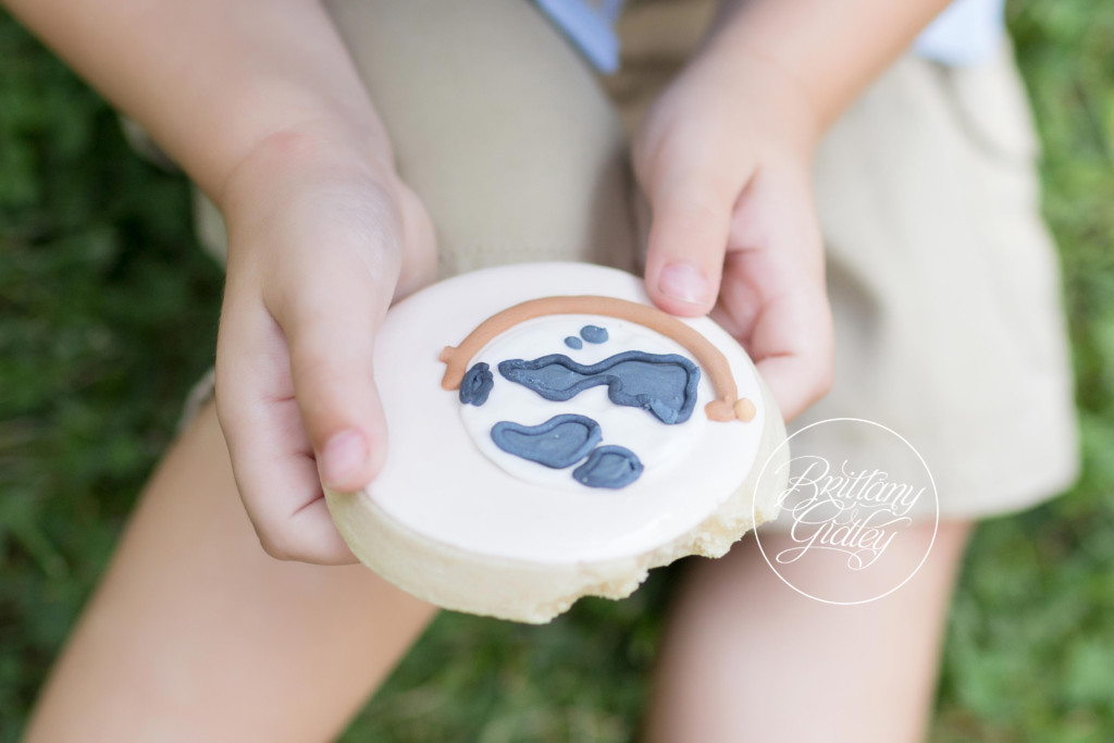 Globe Cookies | Photo Shoot | Dream Session | Vintage Travel Theme Photo Shoot