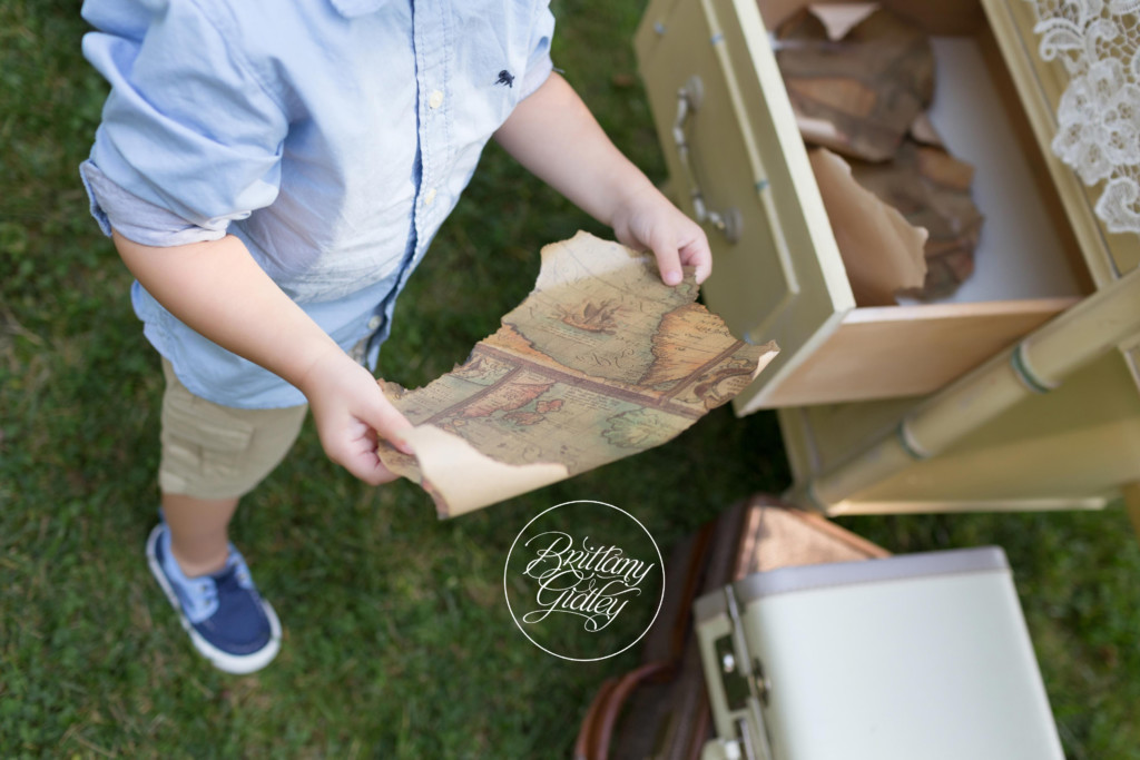 Adventure Photo Shoot | Dream Session | Vintage Travel Theme Photo Shoot