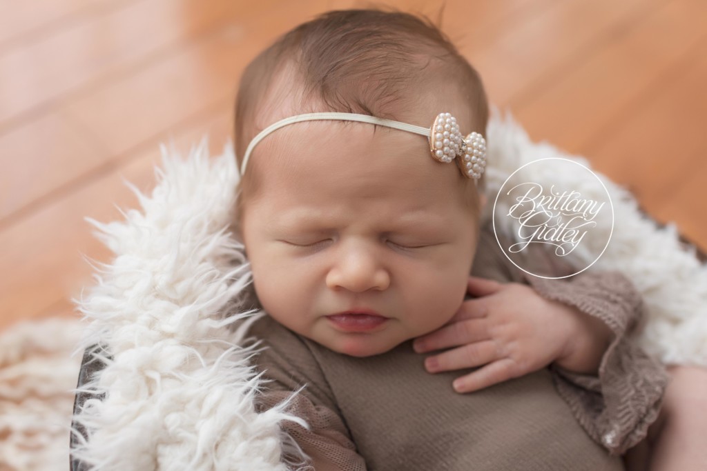 Mommy and Me Newborn Photographer | Mommy and Me Newborn Photography | Cleveland Ohio | Beachwood Ohio Newborn Photos