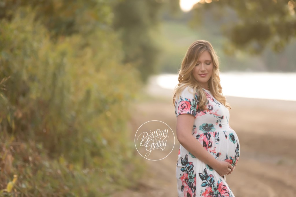 Cleveland Photographer | Maternity Photography Edgewater Beach | Cleveland Metroparks