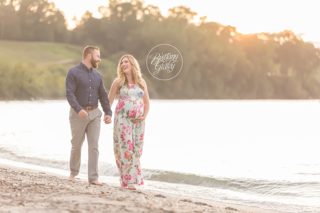 Cleveland Pregnancy Photographer | Maternity Photography Edgewater Beach | Cleveland Metroparks 