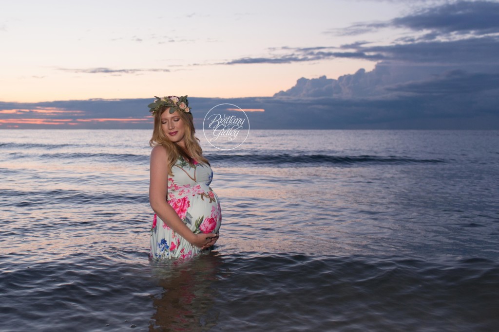 Cleveland Maternity Photographer | Maternity Photography Edgewater Beach | Cleveland Metroparks 