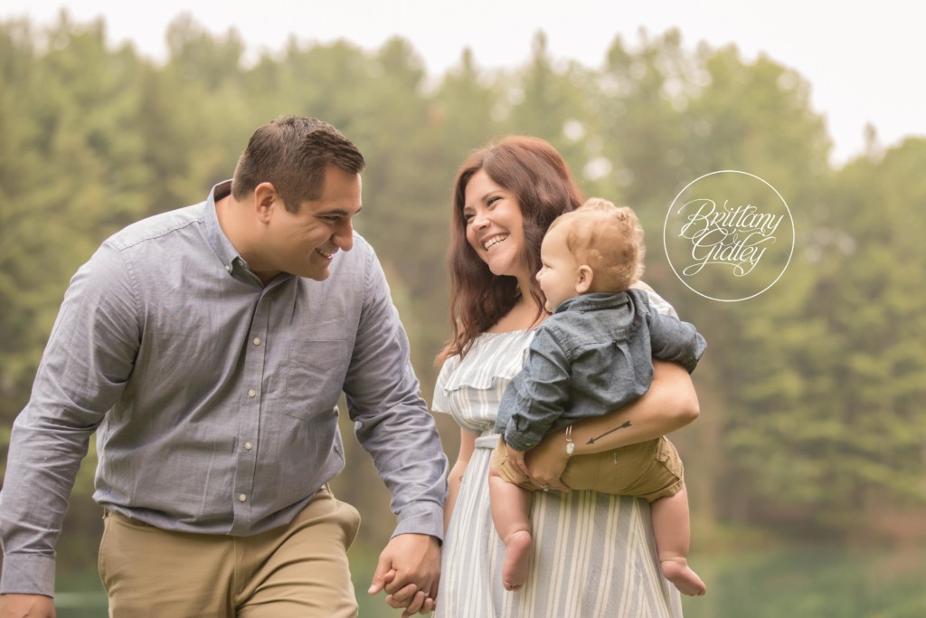 Lake Baby Photo Shoot | Medina Baby Photographer | Baby Photography | 12 Month Baby Posing With Family | Start With The Best | www.brittanygidleyphotography.com