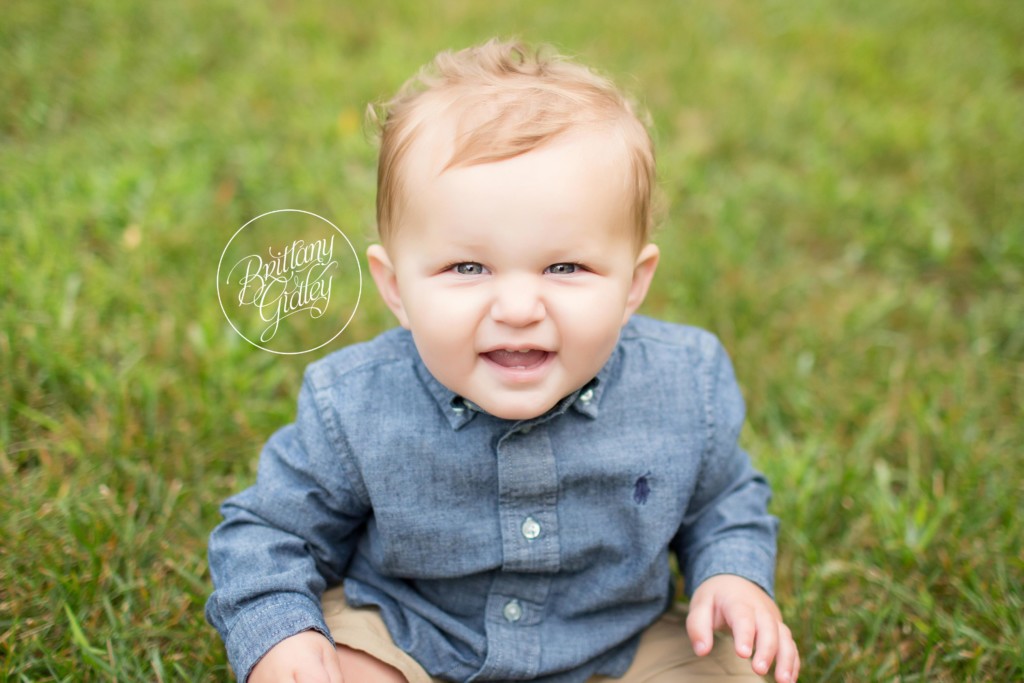 Lake Baby Photo Shoot | Medina Baby Photographer | Baby Photography | 12 Month Baby Posing With Family | Start With The Best | www.brittanygidleyphotography.com