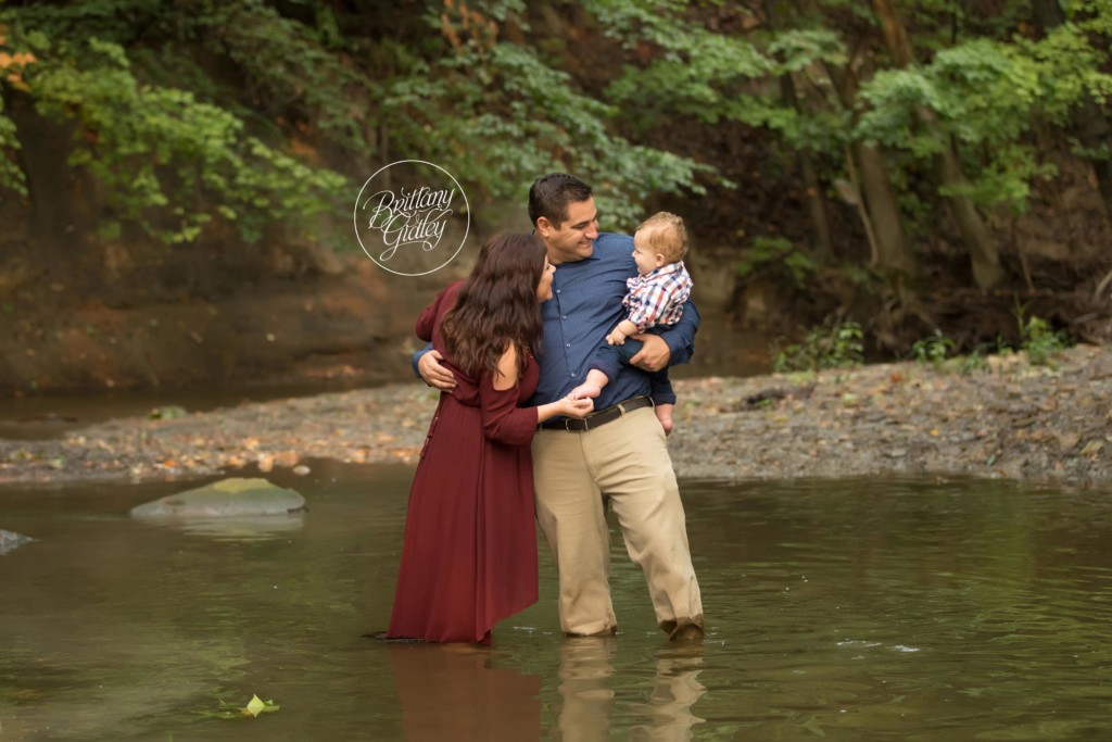 Creek Baby Photo Shoot | Medina Baby Photography | Baby Photography | 12 Month Baby Posing With Family | Start With The Best | www.brittanygidleyphotography.com