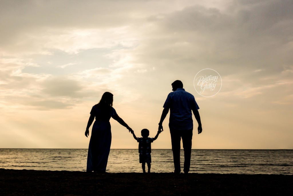 Family Photography | Toddler Photographer | Edgewater Beach | Cleveland Ohio | Beach Photography