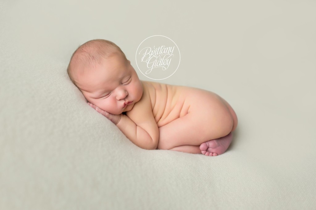 Avon Lake Newborn Photographer | Avon Lake Newborn Photography | Newborn Baby Boy | Newborn Baby | Tushy Up Pose | Brittany Gidley Photography LLC | Avon Lake, Ohio