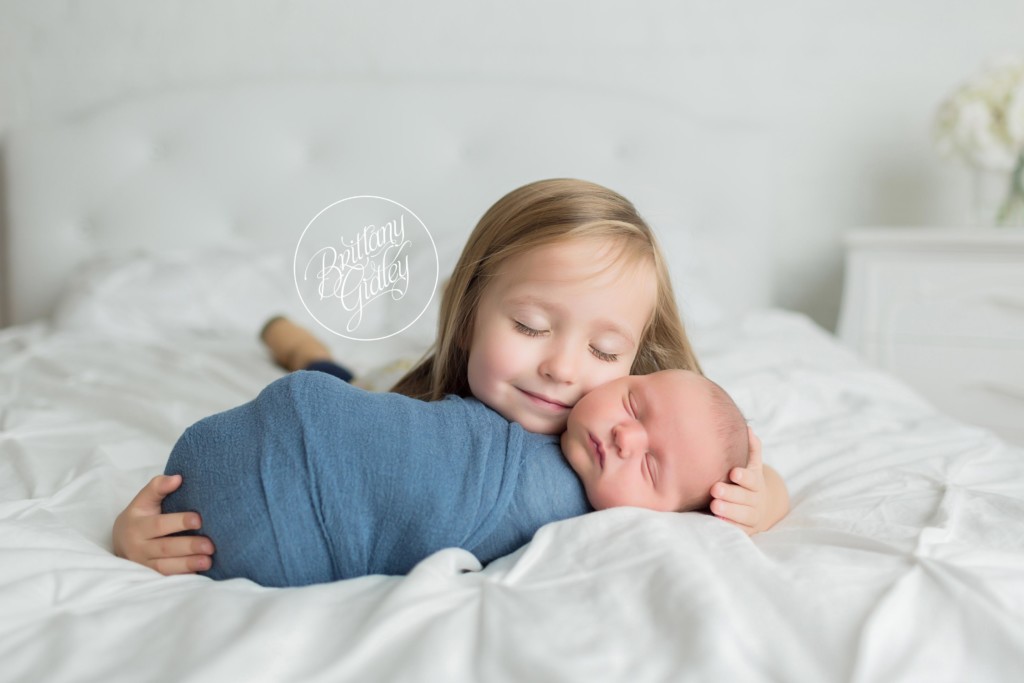 Avon Lake Newborn | Avon Lake Newborn | Baby Boy | Baby Pictures | Sibling Baby Pose | Brittany Gidley Photography LLC | Avon Lake, Ohio