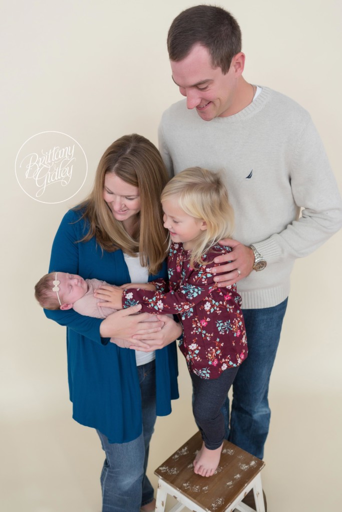 Westlake Newborn Photographer | Westlake Newborn Photography | Newborn Baby Girl | Newborn Baby With Family | Sibling Baby Family Pose | Brittany Gidley Photography LLC | Westlake, Ohio