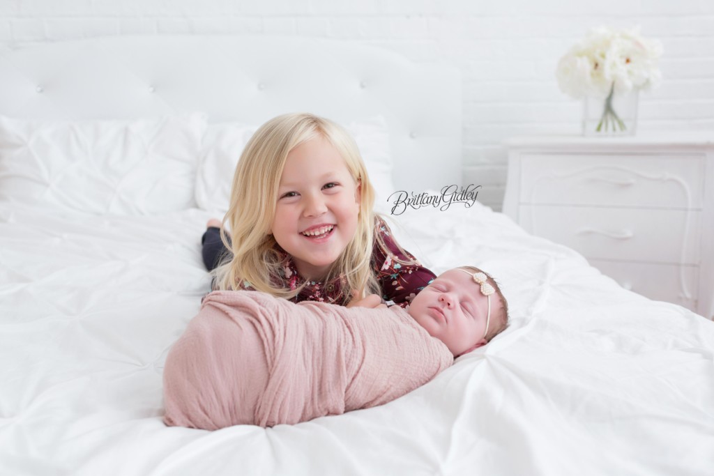 Westlake Newborn Photographer | Westlake Newborn Photography | Newborn Baby Girl | Newborn Baby With Family | Sibling Baby Family Pose | Brittany Gidley Photography LLC | Westlake, Ohio