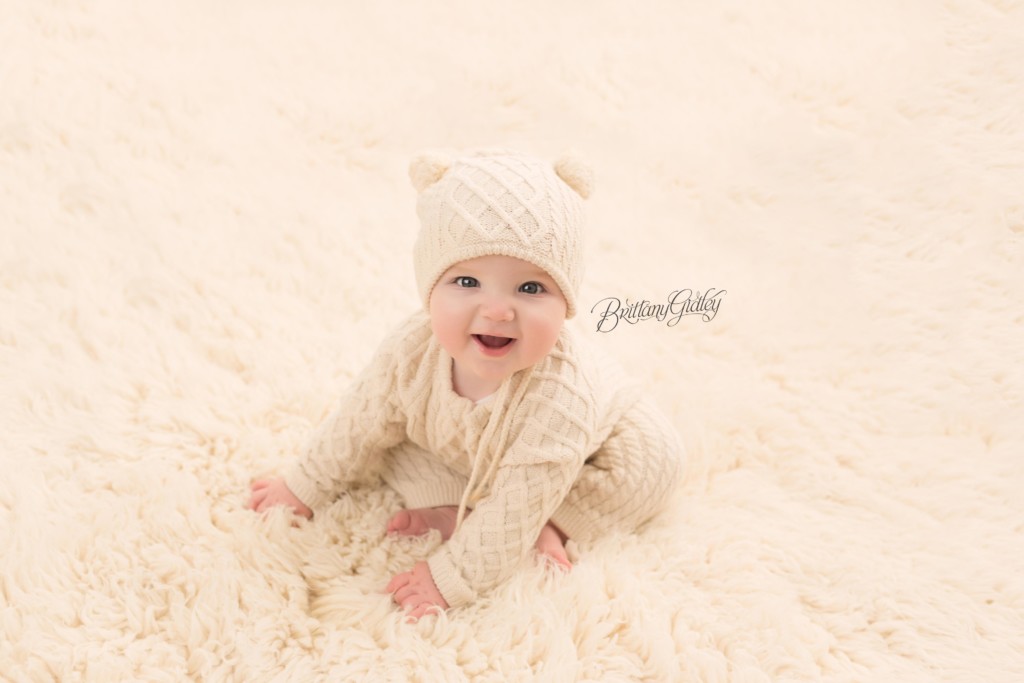 Bratenahl Baby Photographer | Baby Photography | 6 Month Old Baby Posing Ideas
