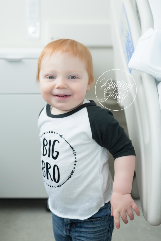 Big Brother | In Hospital Photography | Hillcrest Hospital Introducing Luke & Anna