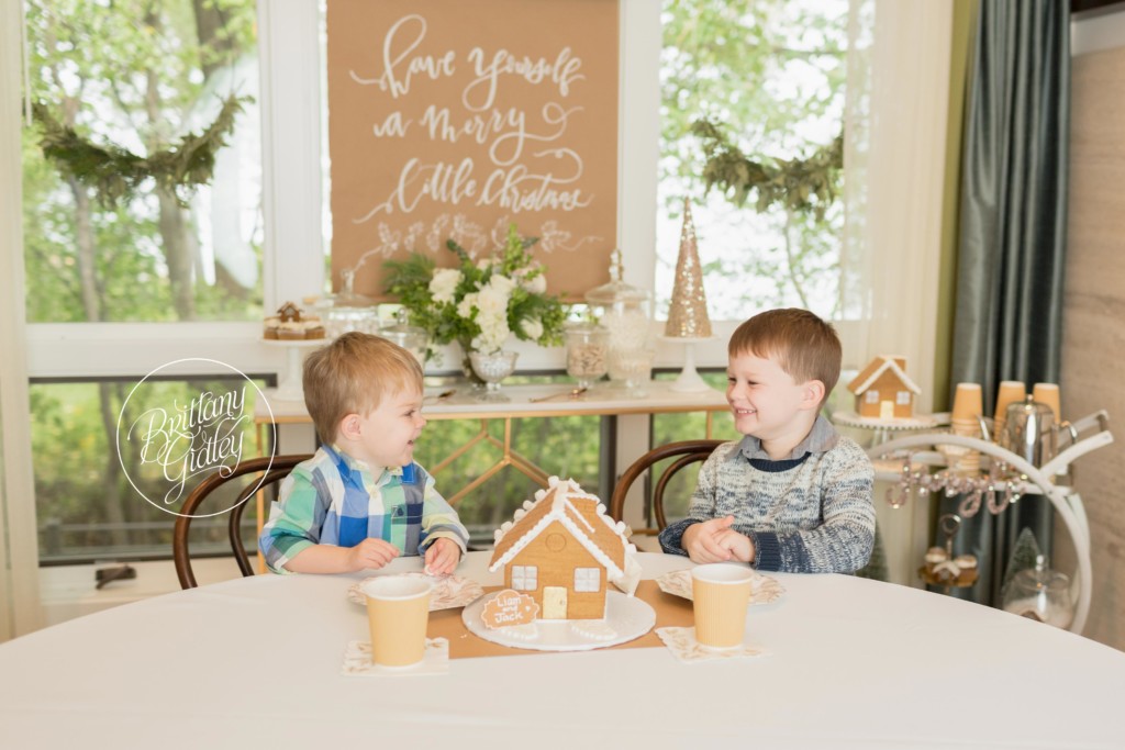 How to have a gingerbread decorating party