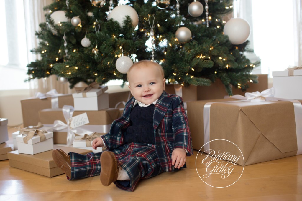 Home For The Holidays Dream Mini Sessions | Christmas Mini Session Ideas | Christmas Card Pose Ideas | Brittany Gidley Photography LLC