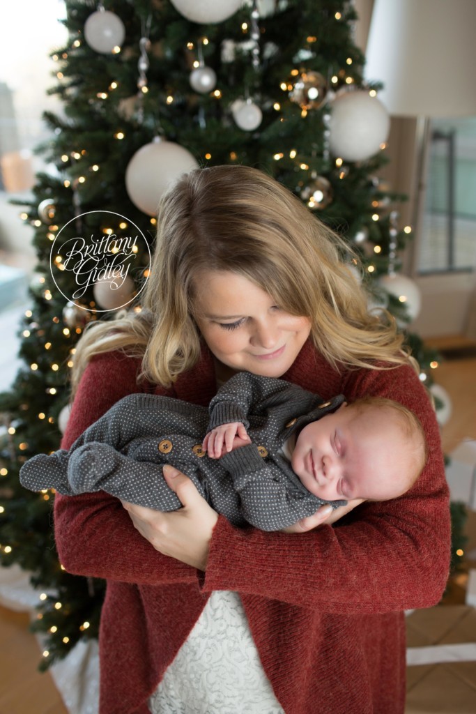 Home For The Holidays Dream Mini Sessions | Christmas Mini Session Ideas | Christmas Card Pose Ideas | Brittany Gidley Photography LLC