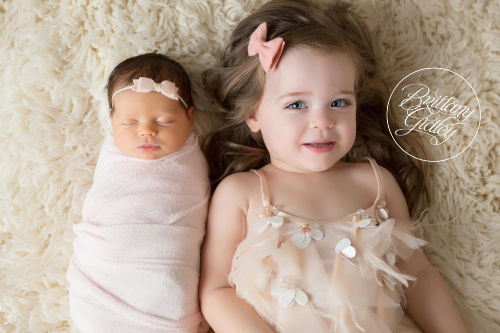 Independence Newborn Photographer | Independence Ohio Newborn Photography | Start With The Best | Girl Mom | Newborn Photography Posing