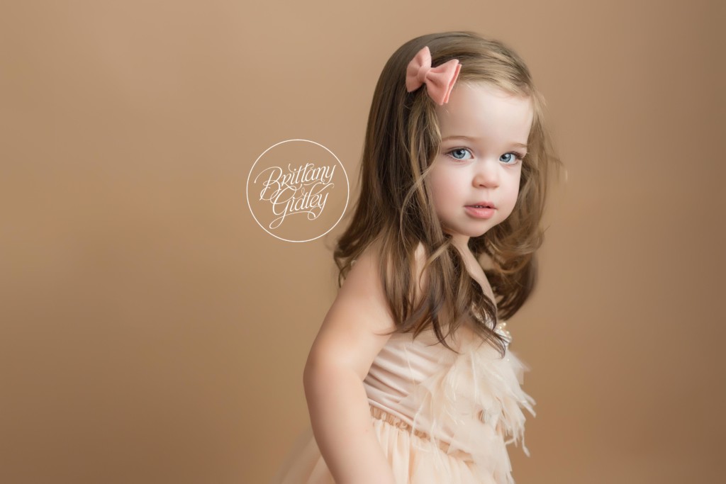 Independence Newborn Photographer | Independence Ohio Newborn Photography | Start With The Best | Girl Mom | Newborn Photography Posing