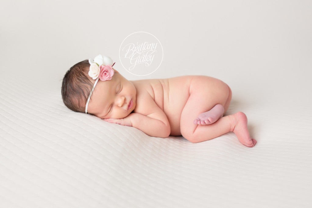 Independence Newborn | Ohio Newborn Photography | Start With The Best | Girl Mom | Newborn Photography Posing