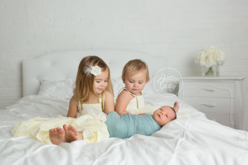 Newborn Dream Session | Big Sisters | Start With The Best | Cleveland Ohio Newborn Photographer | www.brittanygidleyphotography.com