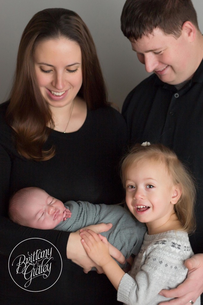 Strongsville Newborn Photographer | Newborn Photography Strongsville Ohio | Family and Newborn Posing