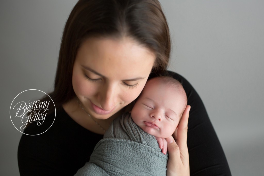 Strongsville Newborn Photographer | Newborn Photography Strongsville Ohio | Mother and Newborn Posing