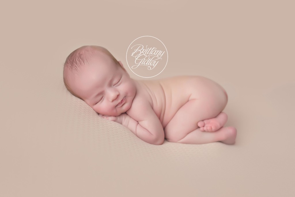 Strongsville Newborn Photographer | Newborn Photography Strongsville Ohio | Newborn Posing