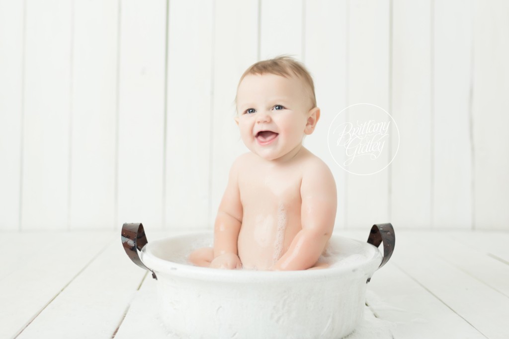 Avon Baby Photography | Bubble Bath | 12 Month Baby | Photography Studio Avon Ohio