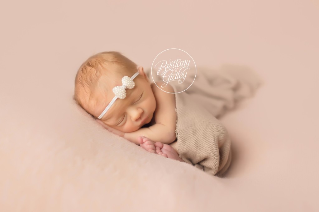 Hudson Newborn Photographer | Newborn Posing | Taco Pose | Cleveland Ohio
