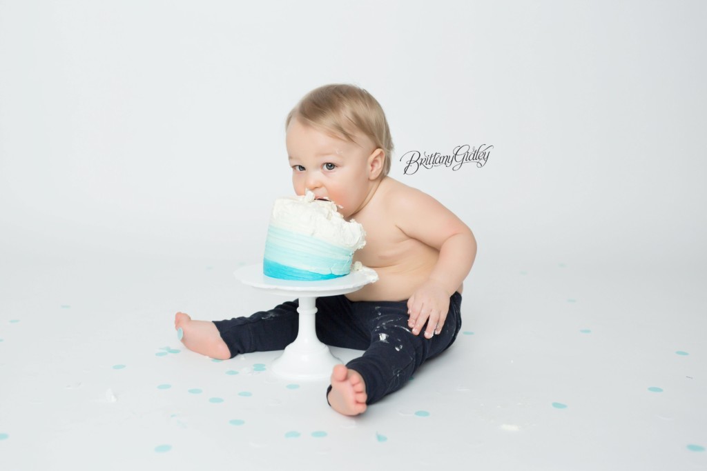 12 Month Old Baby Boy Cake Smash | Blue and White Ombre Cake