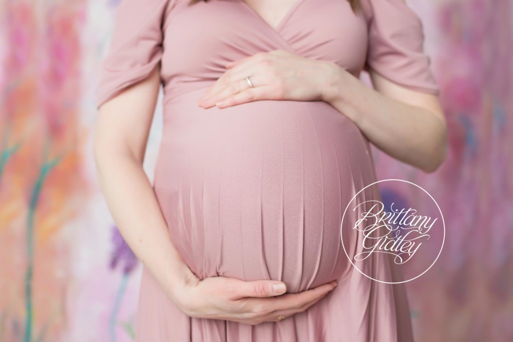 Maternity Photographer | Maternity Photography in Beachwood Ohio | Start With The Best | Brittany Gidley Photography LLC