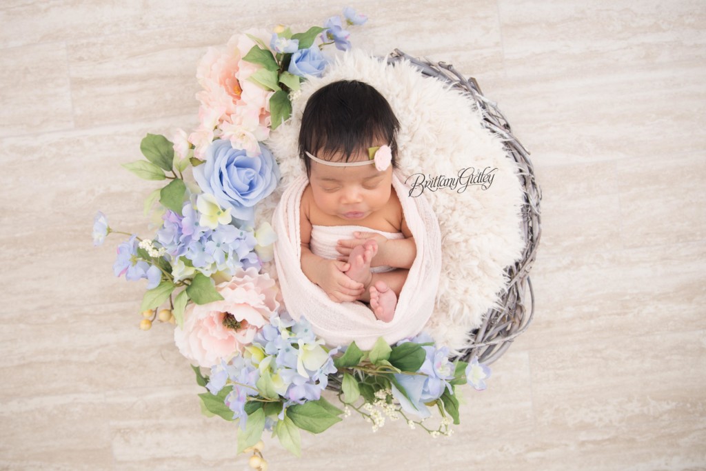 Beachwood Newborn Photography Studio | Newborn Photos in Beachwood Ohio | Newborn Posing Baby Girl | Best Newborn Photography | Brittany Gidley Photography LLC
