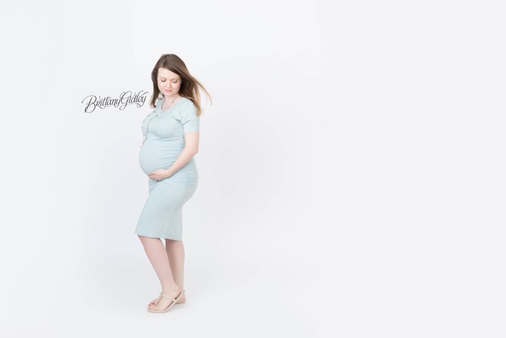 Beachwood Ohio Pregnancy Photographer | Maternity and Pregnancy Photography In Beachwood | Northeast Ohio Photographer Brittany Gidley | Start With The Best