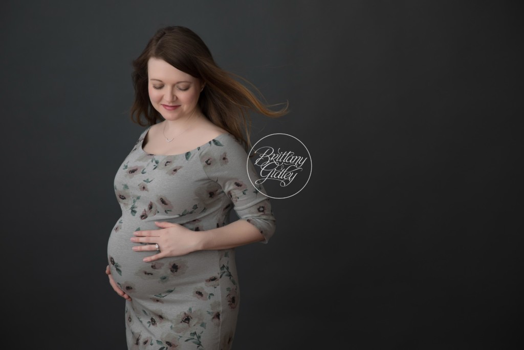 Beachwood Ohio Pregnancy Photographer | Maternity and Pregnancy Photography In Beachwood | Northeast Ohio Photographer Brittany Gidley | Start With The Best