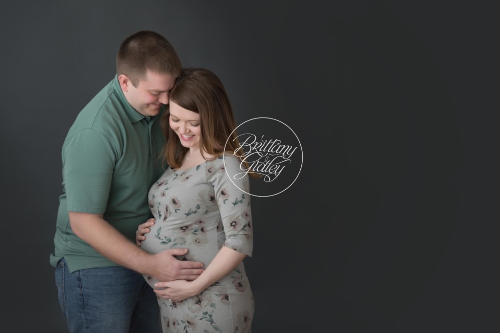Beachwood Ohio Maternity and Pregnancy Photography | Newborn Photographer In Beachwood | Northeast Ohio Photographer Brittany Gidley | Start With The Best