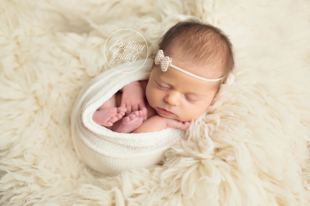 Newborn Posing | Newborn Photographer in Ohio | Ohio's Best Newborn and Baby Studio