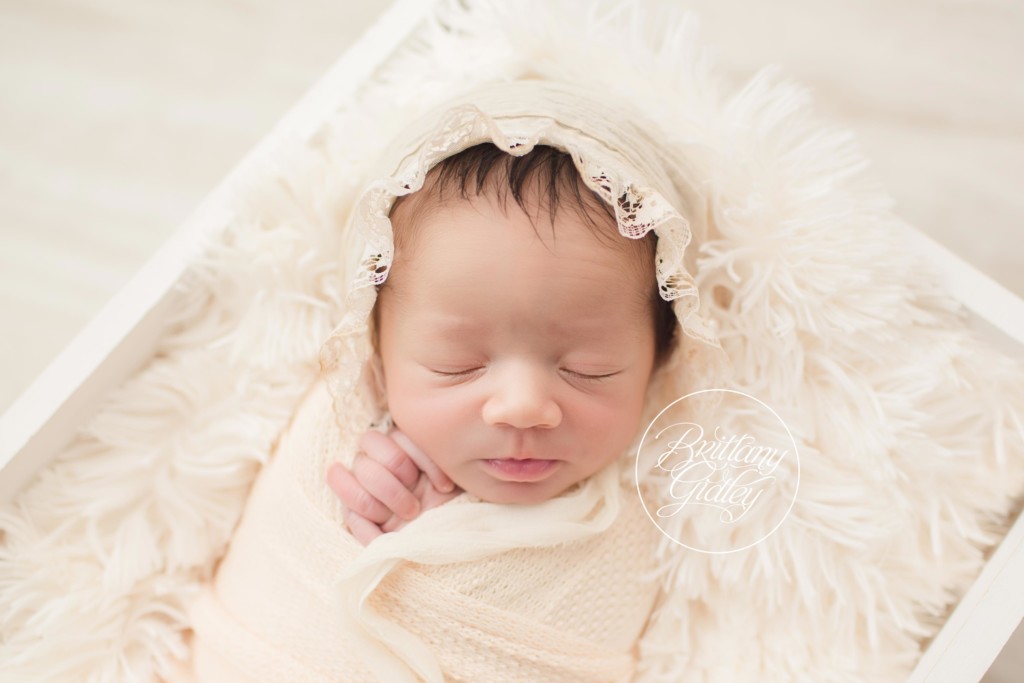 Newborn Lace Bonnet | Westlake Newborn Photography | Westlake Newborn Photographer | Ohio Newborn Photography 