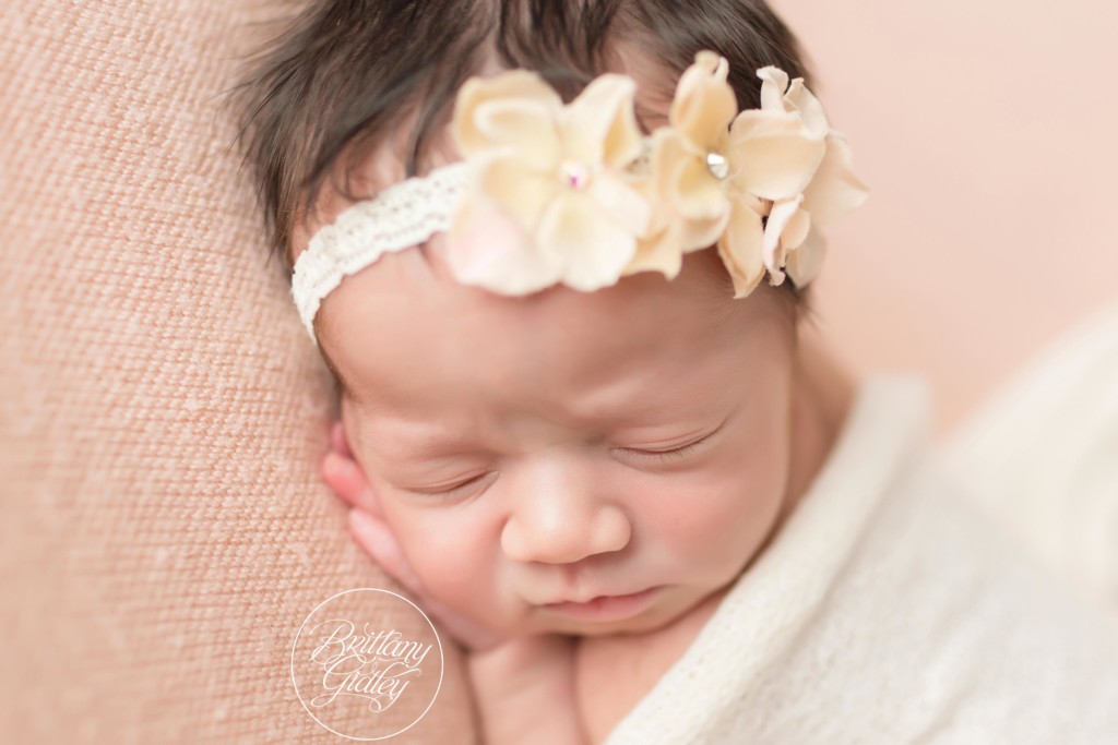 Tushy Up Pose | Newborn Posing | Westlake Newborn Photographer | Westlake Ohio Photographer | Ohio Newborn Photography 