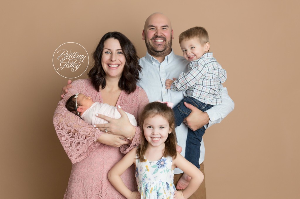 Newborn Baby and Family Posing | Newborn Baby Photo Shoot | Baby Photography | Cleveland Ohio