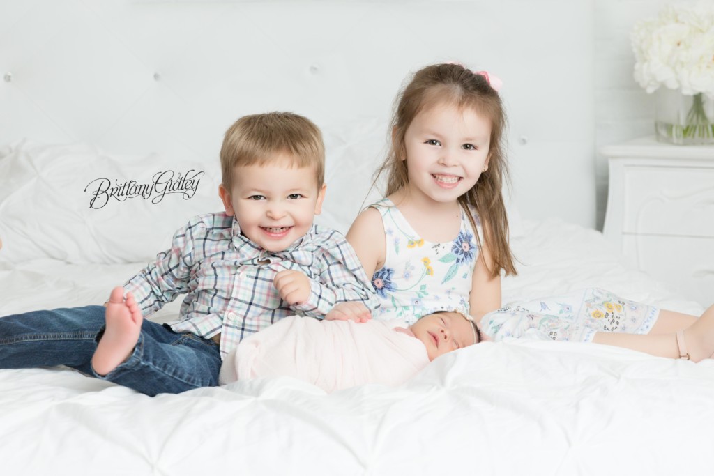Newborn Baby and Family Posing | Newborn Baby Photo Shoot | Baby Photography | Cleveland Ohio