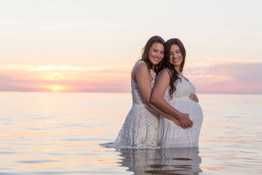 Avon Maternity Photographer | Edgewater Beach Park Cleveland Ohio | Edgewater Photos