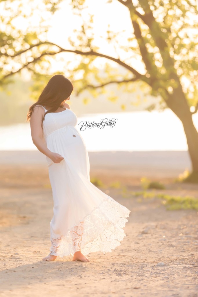 Avon Maternity Photographer | Edgewater Beach Park Cleveland Ohio | Edgewater Photos
