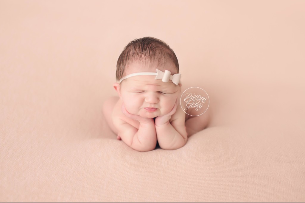 Mayfield Newborn Photographer | Mayfield Ohio Newborn Photography | Froggy Pose