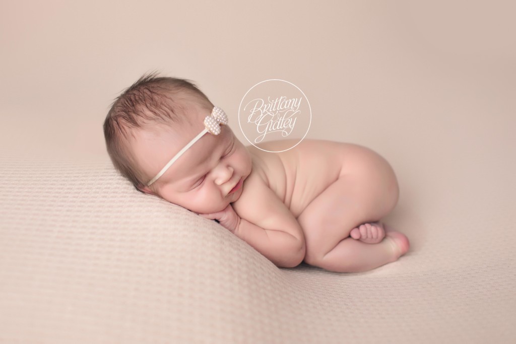 Tushy Up Posing Newborn | Ohio Newborn Photography | Newborn Photographer Ohio | Brittany Gidley Photography LLC