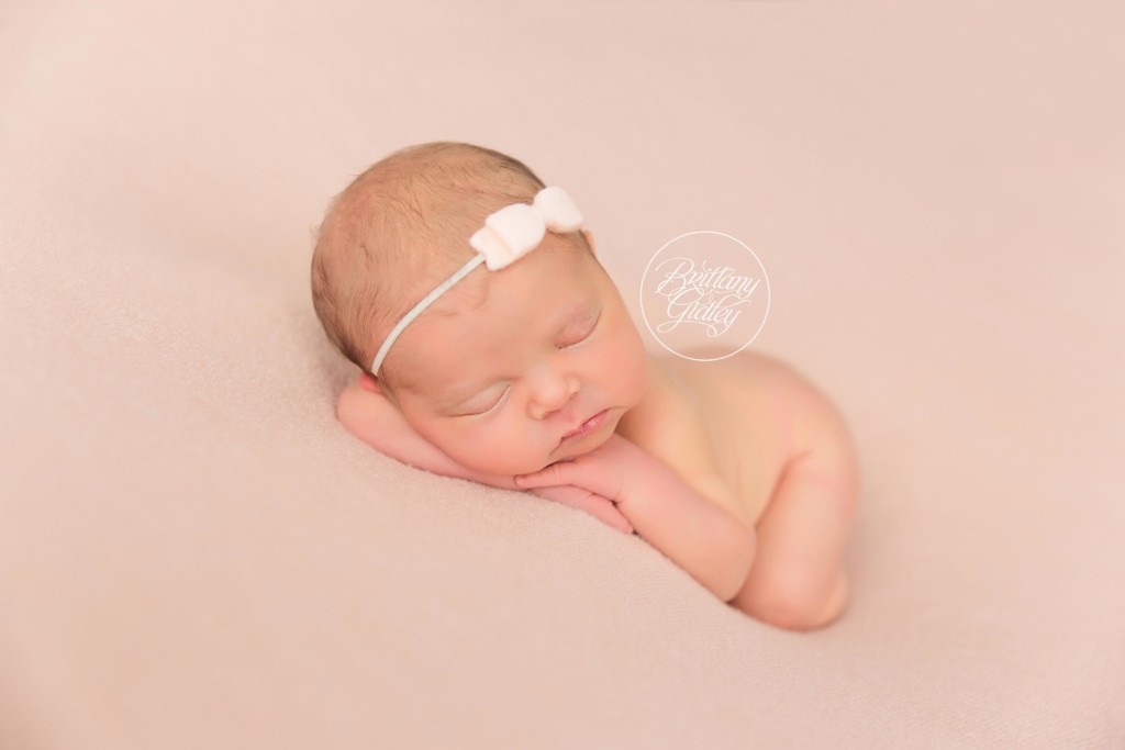 Cleveland Newborn Photographer | Newborn Photography Cleveland Ohio | Start With The Best | www.brittanygidleyphotography.com