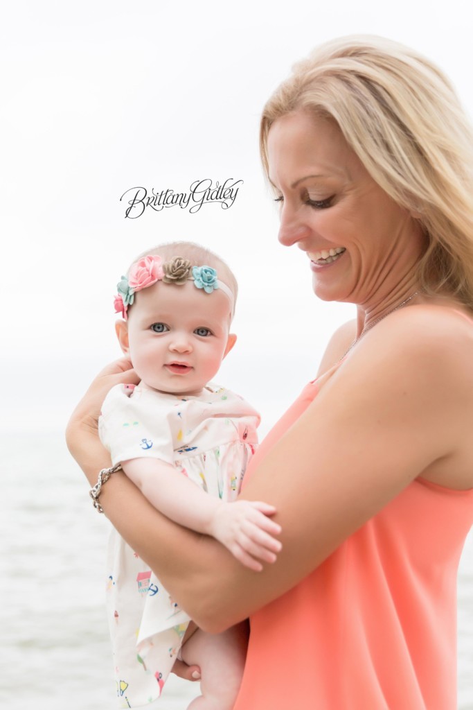 Rocky River Baby Photography | Rocky River Baby Photographer | Rocky River Park | Family Love Photo Shoot | Start With The Best | www.brittanygidleyphotography.com