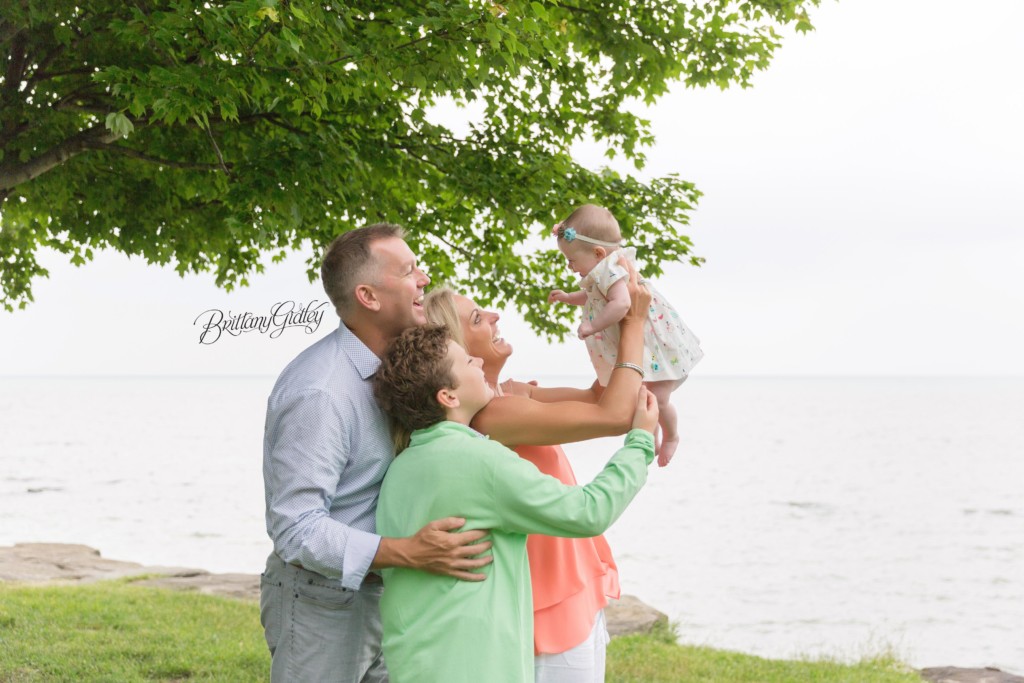 Rocky River Baby Photos | Rocky River Baby Photographer | Rocky River Park | Family Love Photo Shoot | Start With The Best | www.brittanygidleyphotography.com