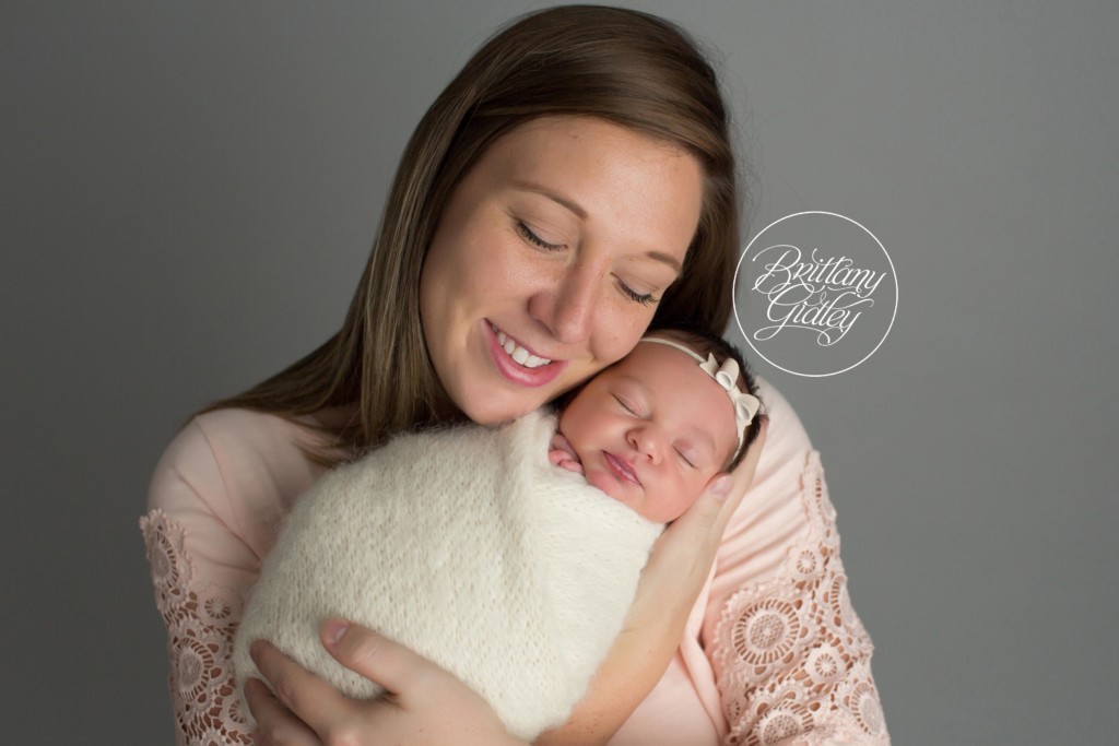 Akron Newborn Studio | Akron Newborn Photographer | Newborn Photography in Akron Ohio