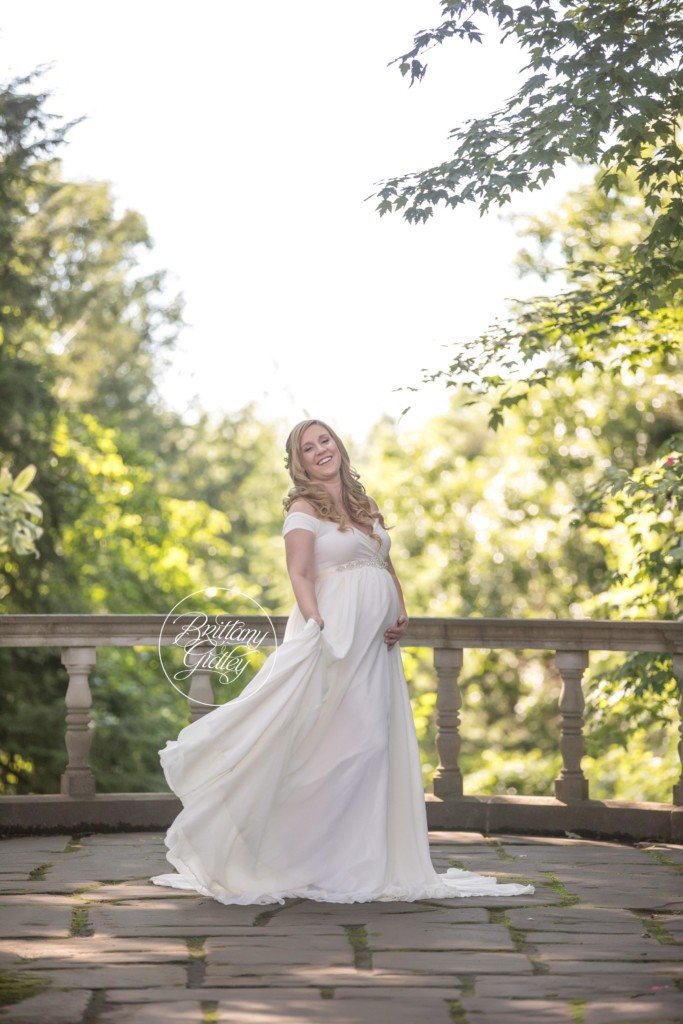 Maternity Photography at Stan Hywet Hall and Gardens | Pregnancy Photography Akron Ohio