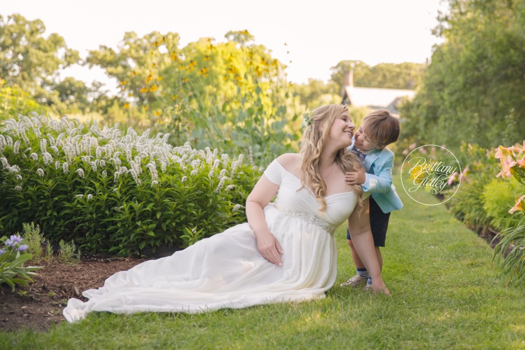 Pregnancy Photography at Stan Hywet Hall and Gardens | Maternity Photography Akron Ohio